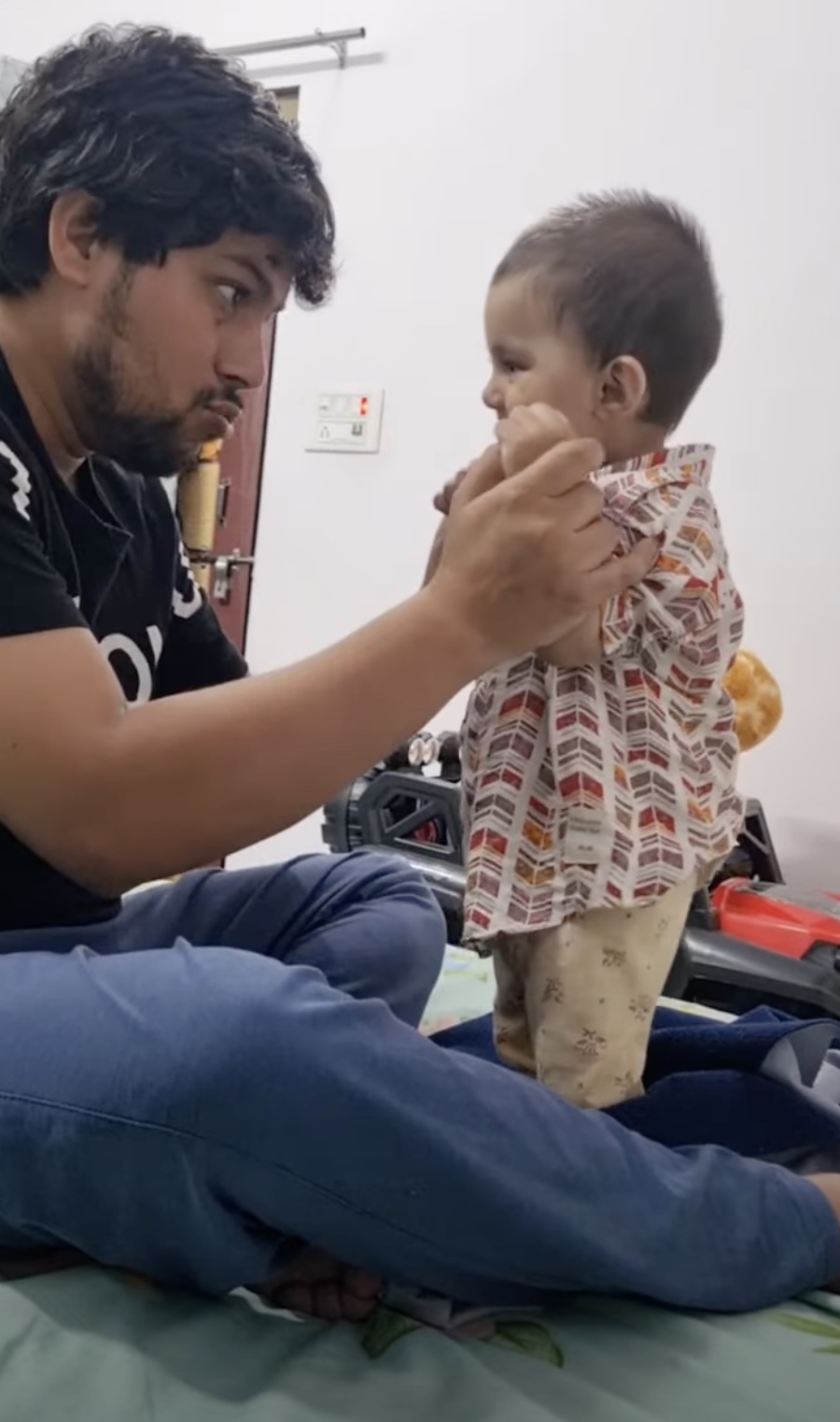 It’s amazing! The baby boy is arguing with his daddy – My CMS